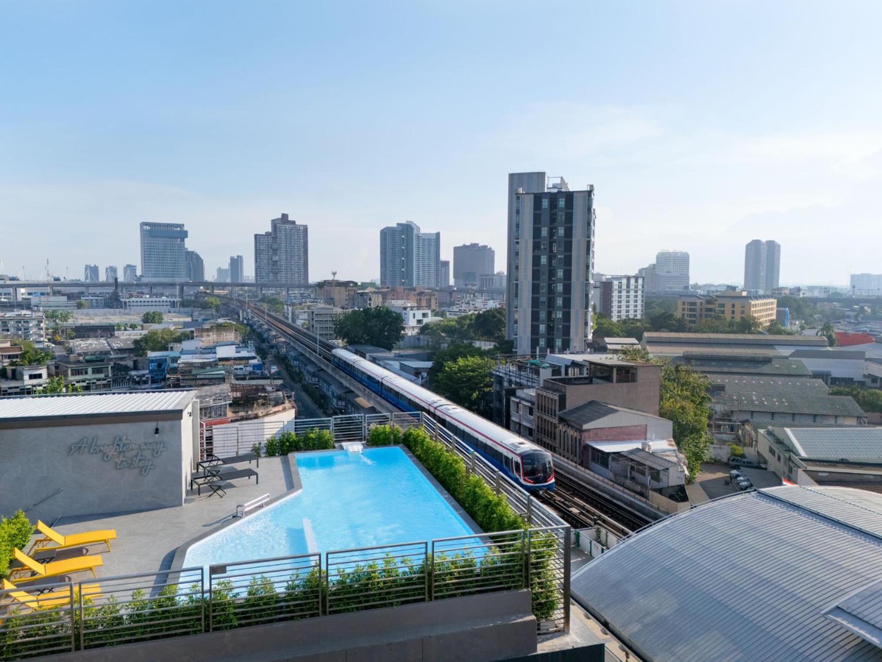 ホテル Lumen Bangkok Udomsuk Station エクステリア 写真